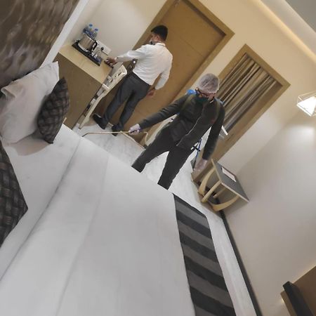 Hotel The Imperial Grand Ujjain Esterno foto