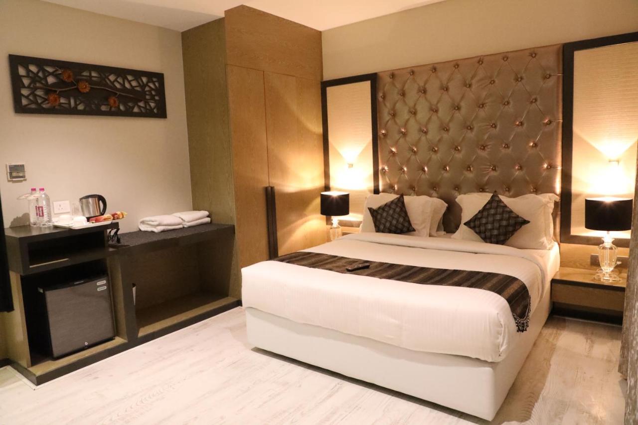 Hotel The Imperial Grand Ujjain Esterno foto