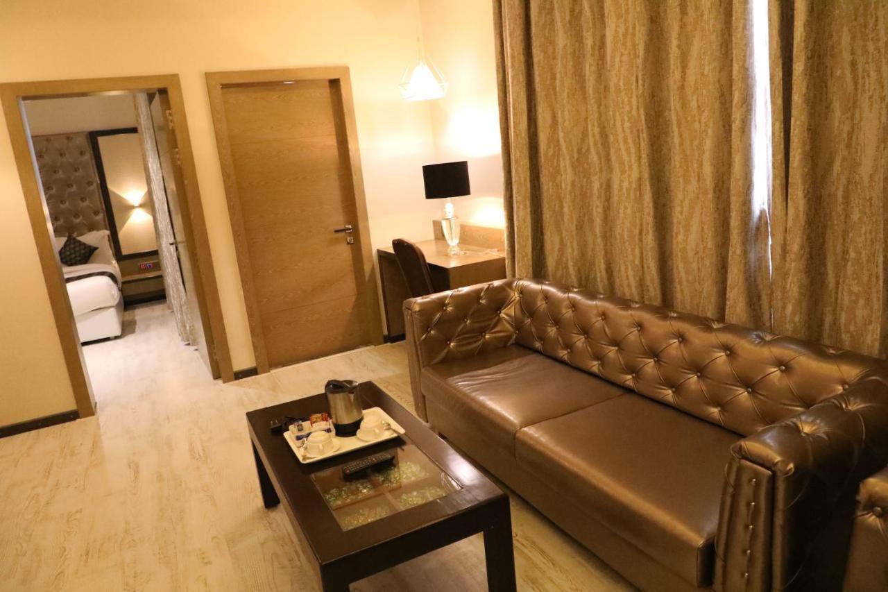 Hotel The Imperial Grand Ujjain Esterno foto