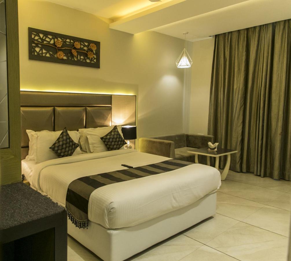 Hotel The Imperial Grand Ujjain Esterno foto