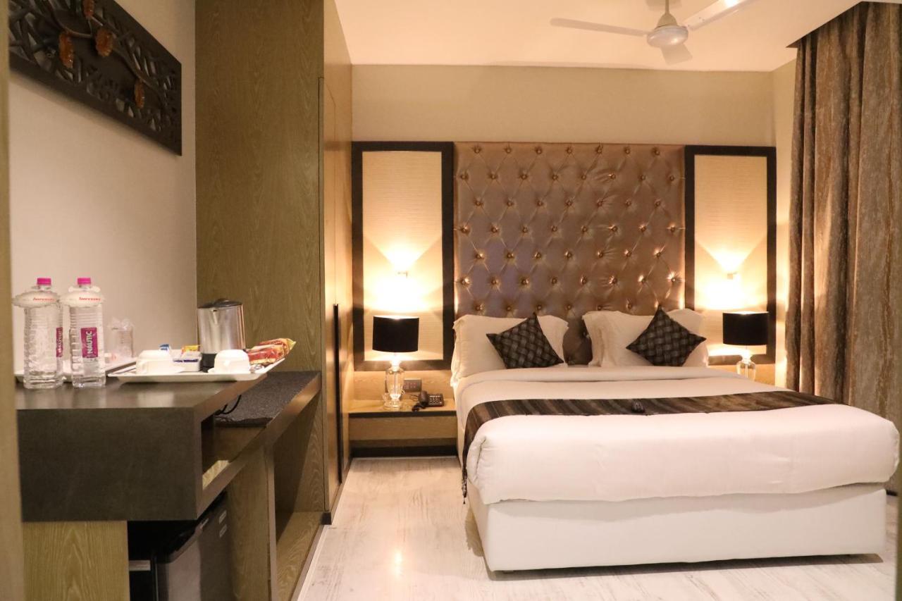 Hotel The Imperial Grand Ujjain Esterno foto