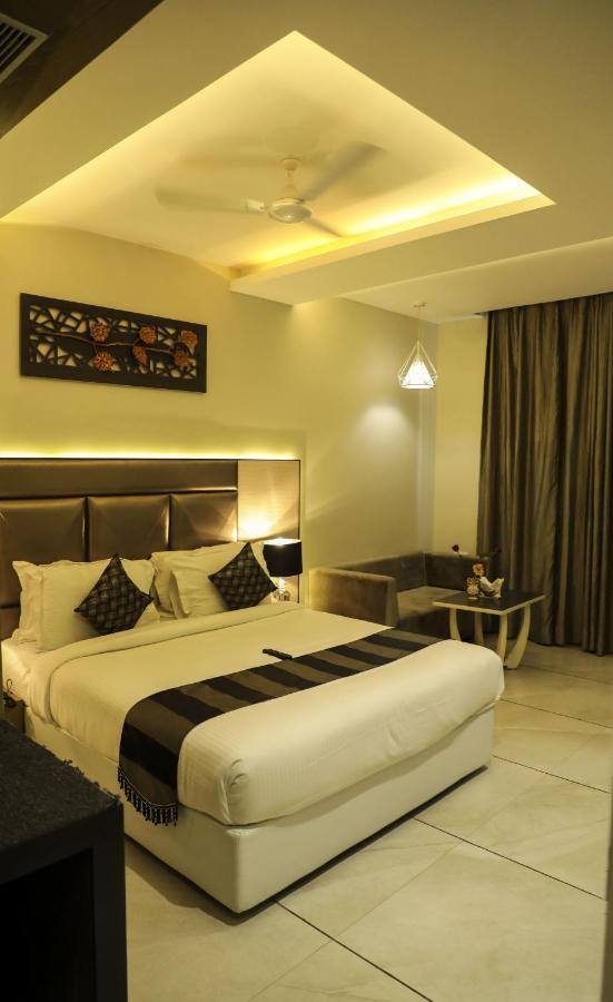 Hotel The Imperial Grand Ujjain Esterno foto