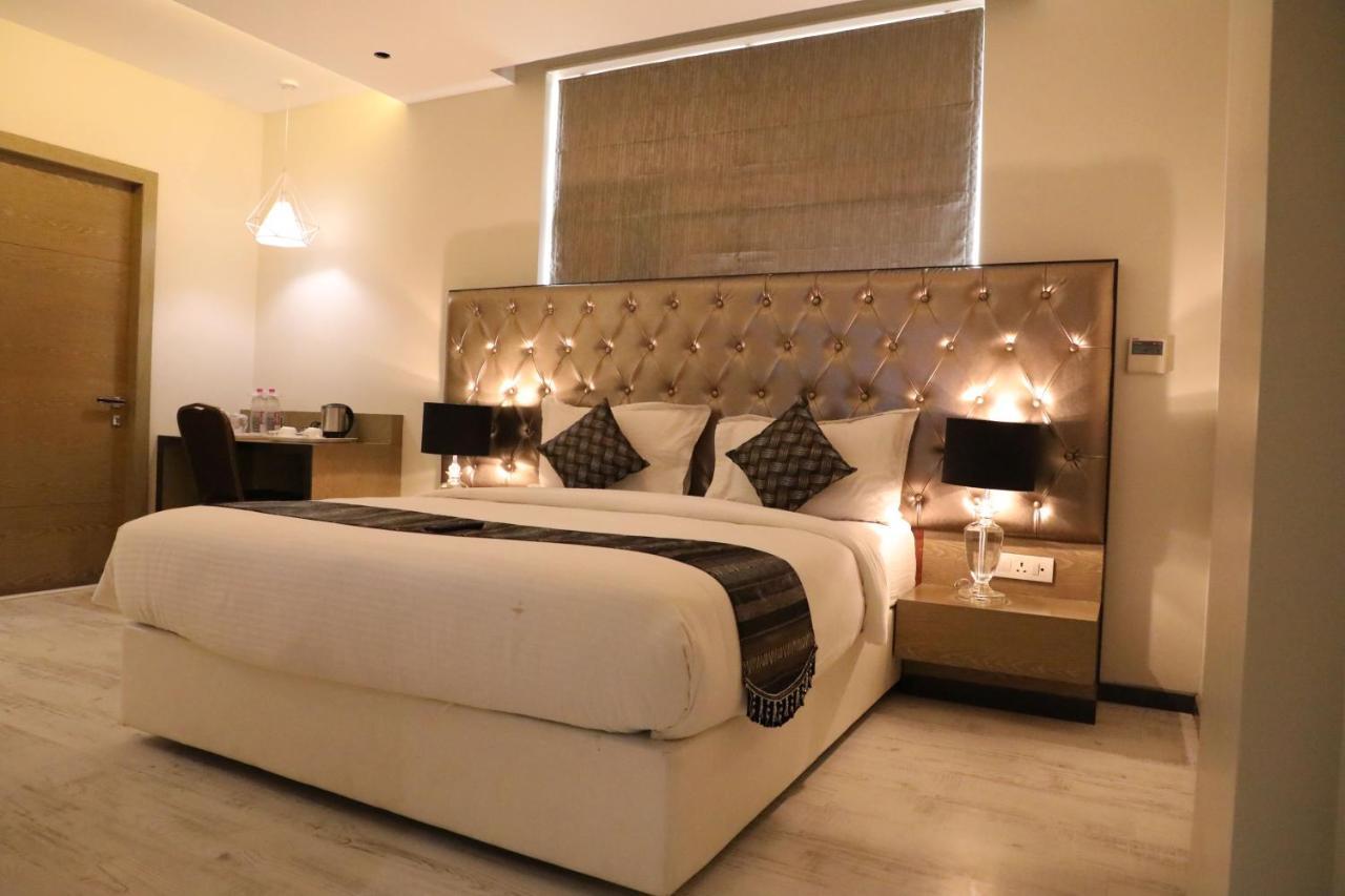 Hotel The Imperial Grand Ujjain Esterno foto