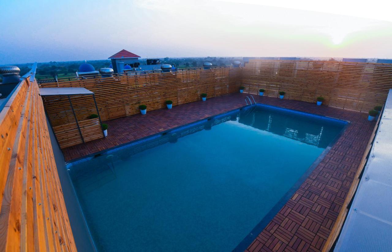 Hotel The Imperial Grand Ujjain Esterno foto